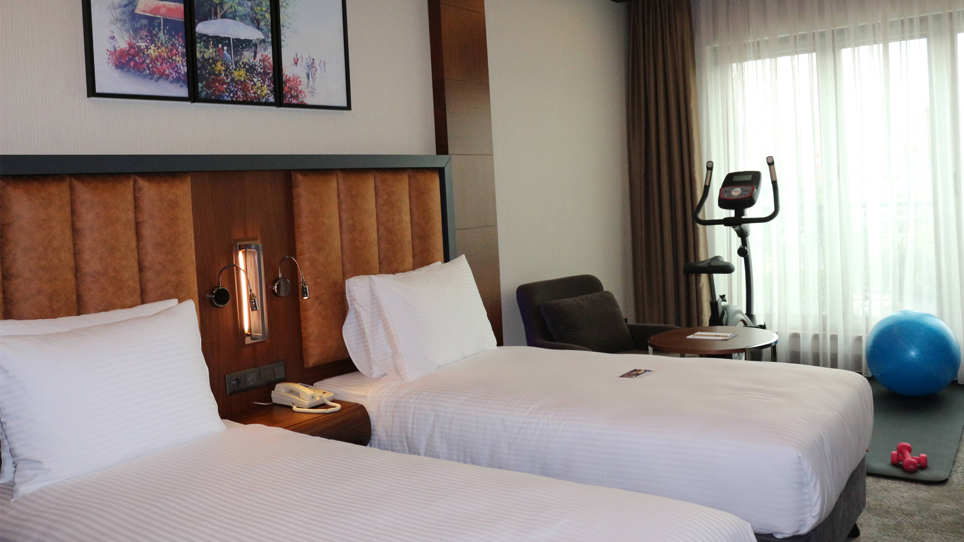 fitness-odasi-2-adet-tek-kisilik-yatak-spor-salonu-aksesuarlariyla-1